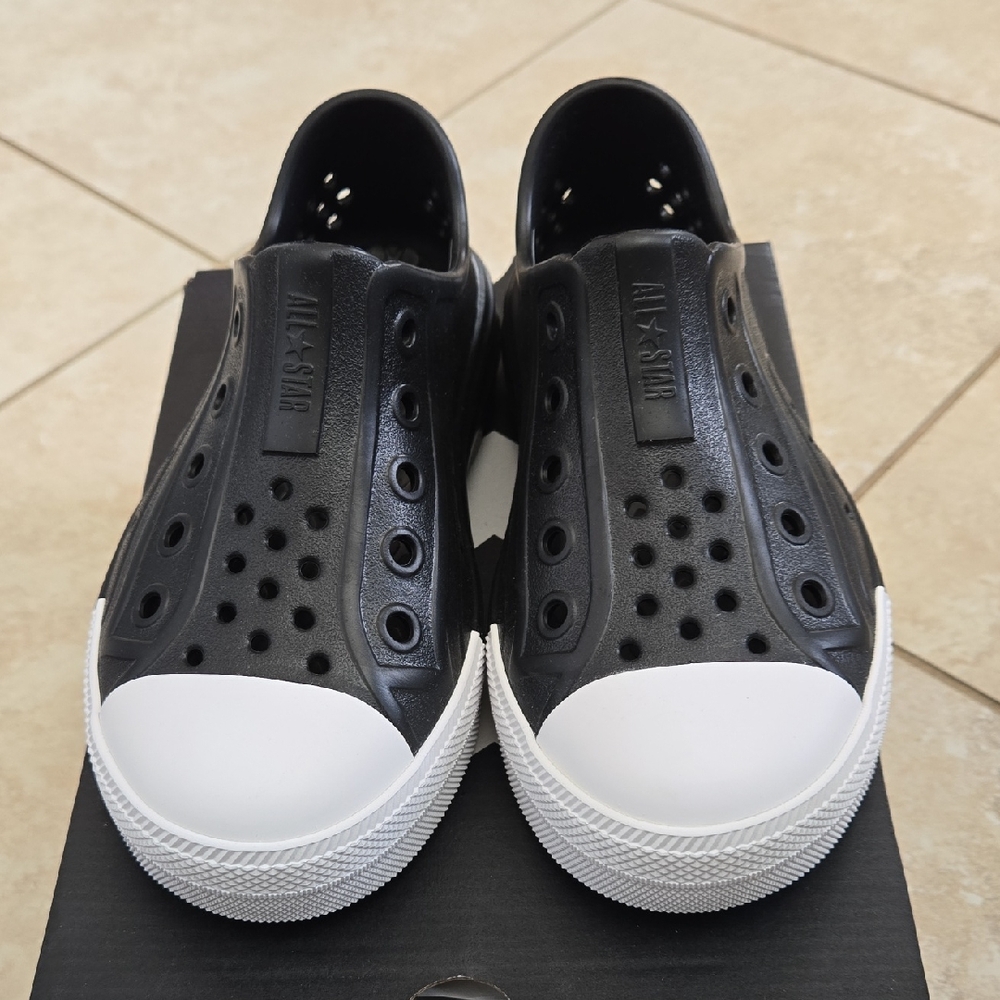 Converse Kids Black and White Slip-On Shoes Size 1